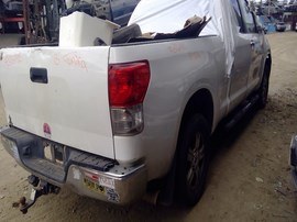 2013 TOYOTA TUNDRA, WHITE, EXTD CAB, 5.7L, AT. 2WD.   Z26492